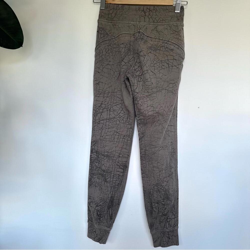 Lululemon Warm Down Jogger *7/8 Length
Thread Dye Rover Black - Picture 8 of 9